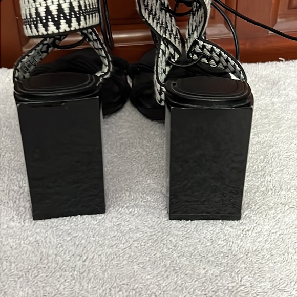 Zara Block Heel Sandals Black & White Lace Up Size Size 6.5 - Picture 5 of 16